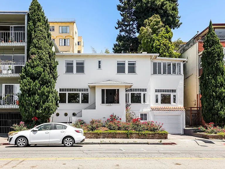 2238 Lakeshore Ave — Photo 1