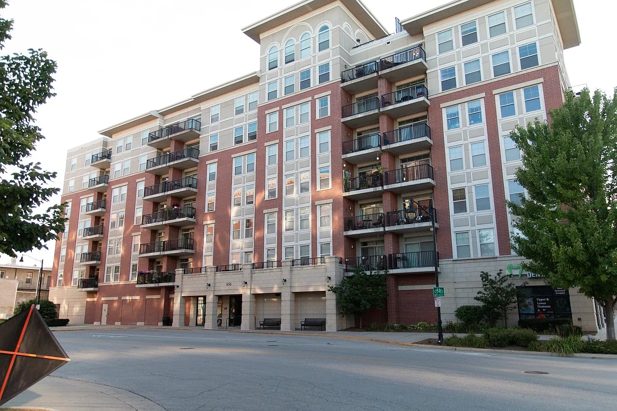 Building Photo - 656 Pearson St