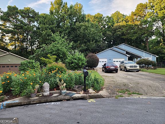 3rd image of 715 Babbling Creek Pl