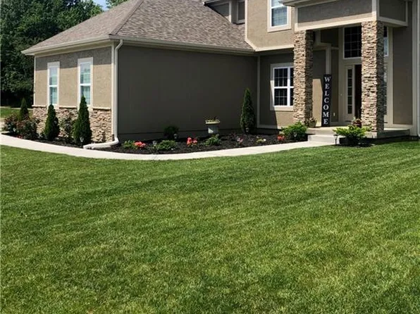 704 155th Ter, Basehor, KS 66007