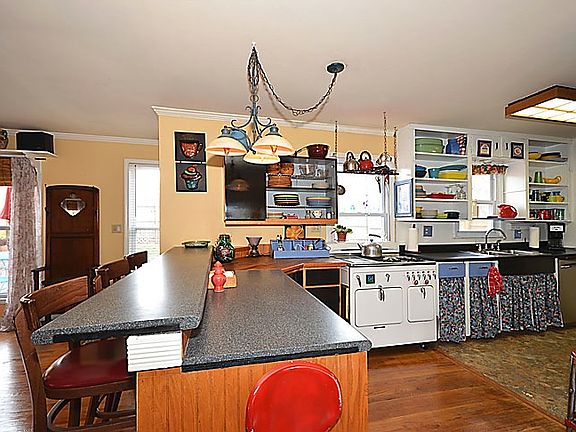5th image of 1505 NE 58th St