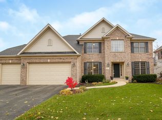 895 Sunrise Dr, South Elgin, IL 60177