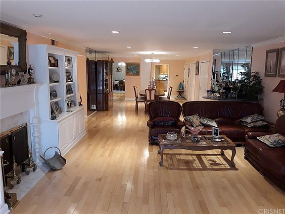 3rd image of 5339 Lindley Ave Unit 102