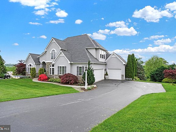 4th image of 121 Livia Ln