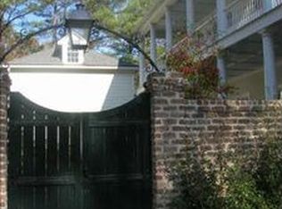 2 Charleston Pl, Jackson, MS 39211