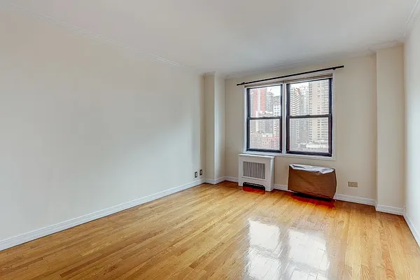 Sold by Redfin Real Estate | media 4