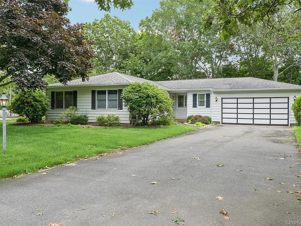 23 Argonne Rd W