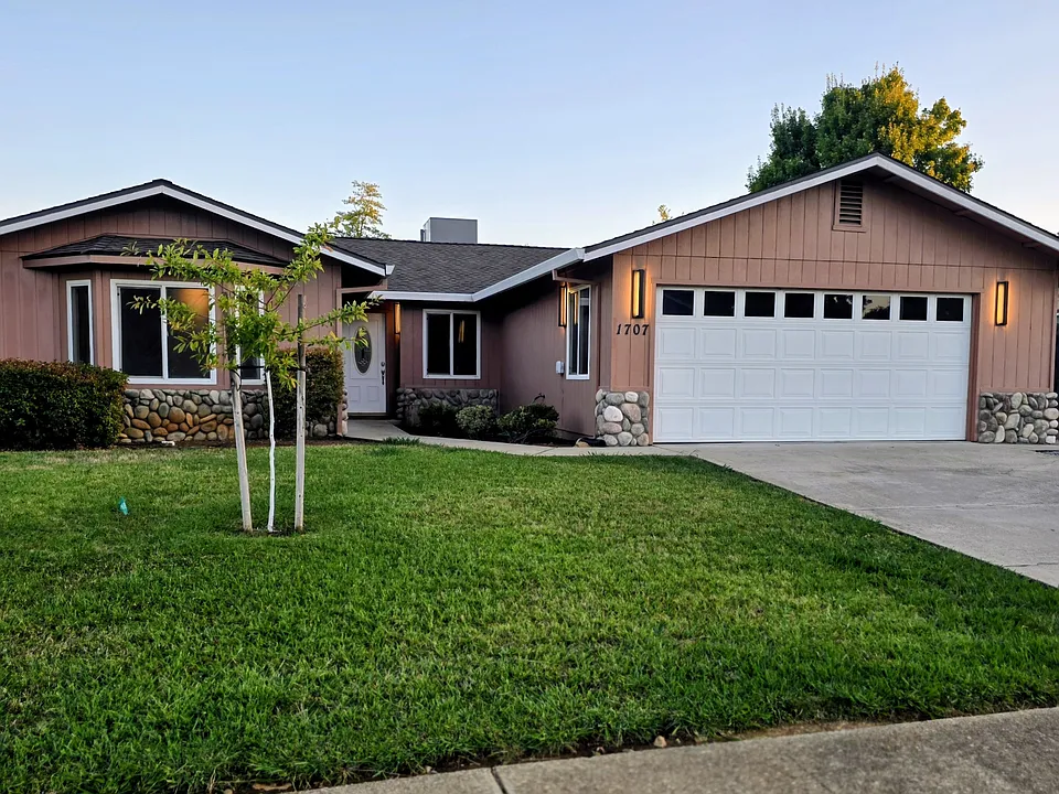 1707 Strauss Ln