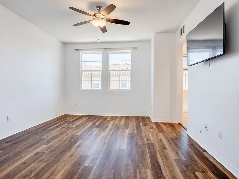 28566 Herrera St — Photo 28