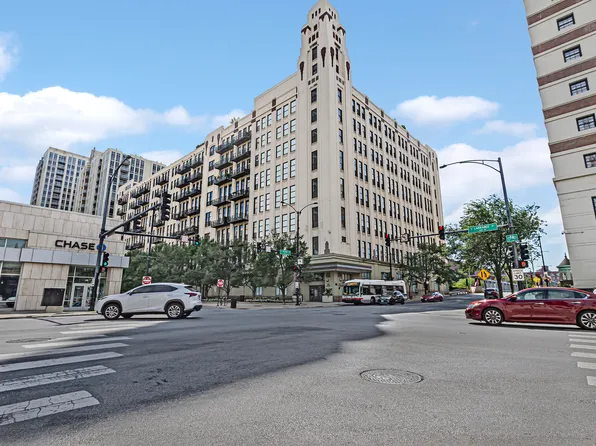 758 N Larrabee St APT 408, Chicago, IL 60654