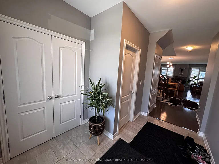 1098 Woodhaven Dr — Photo 5