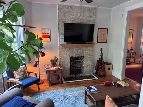 3 bed, 1100 sqft, $2,075 — Photo 4
