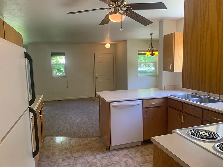 824 Red Valley Dr — Photo 7