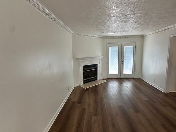 2nd image of 121 Southampton Ct
