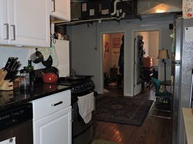 2337 W Clifton Apartments