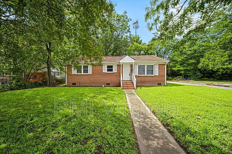 3 bed, 1.0 bath, 1120 sqft, $1,700 — Photo 3