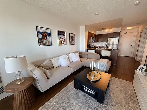 2191 Yonge St Photo 1