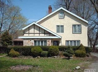 359 Lake Shore Rd, Ronkonkoma, NY 11779