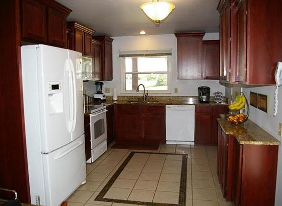 2nd image of 2283 Farnham Ln