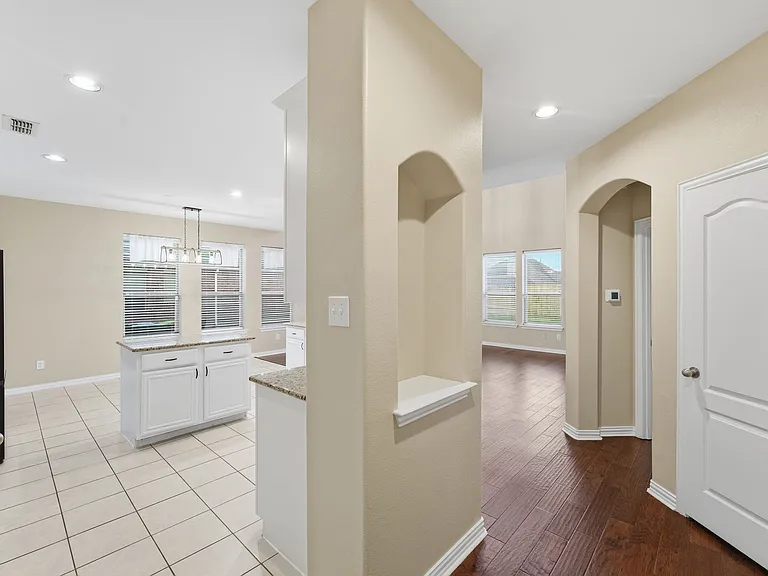 2208 Gregory Creek Dr — Photo 7