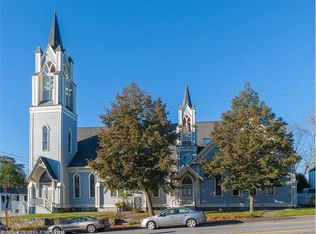 2 Mountain St APT 4, Camden, ME 04843