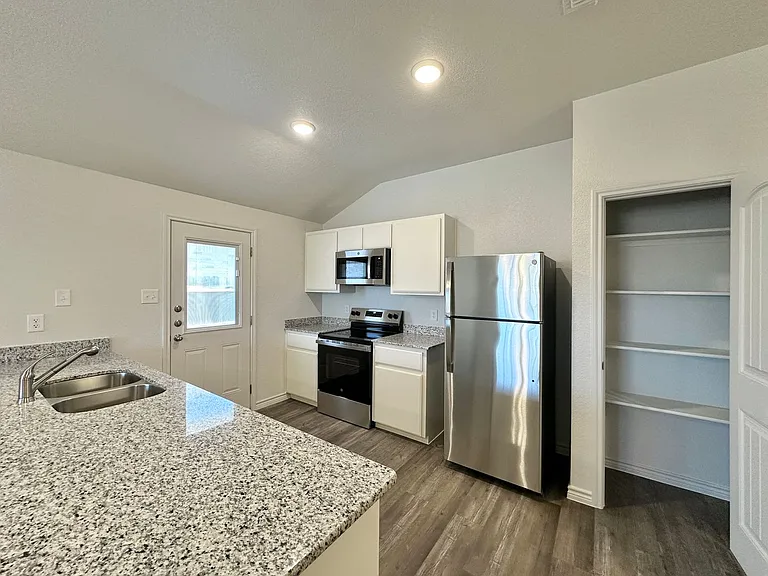 117A Dolphin Dr — Photo 6