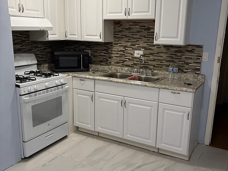 8030 N Knox Ave #2W — Photo 2
