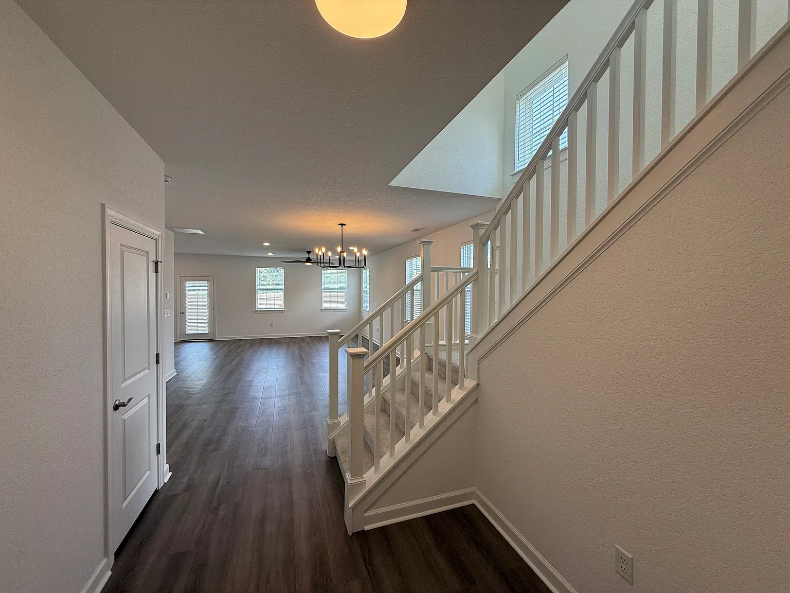 4 bed, 2.5 bath, 2518 sqft, $3,500 — Photo 2