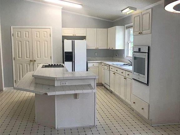 3rd image of 2547 Barwick Dr