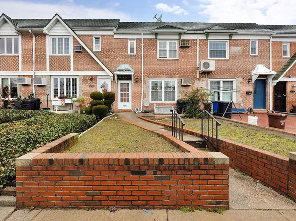 82-41 61st Rd, Middle Village, NY 11379