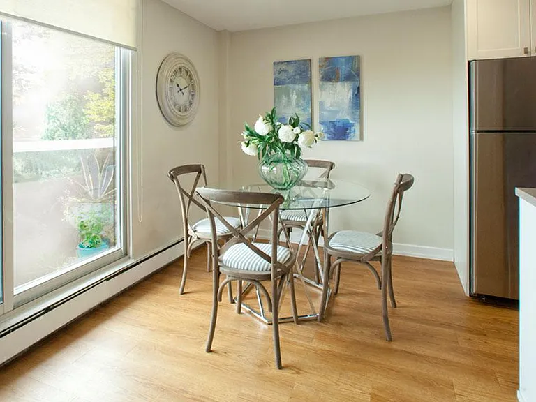 11 Overlea Dr — Photo 5