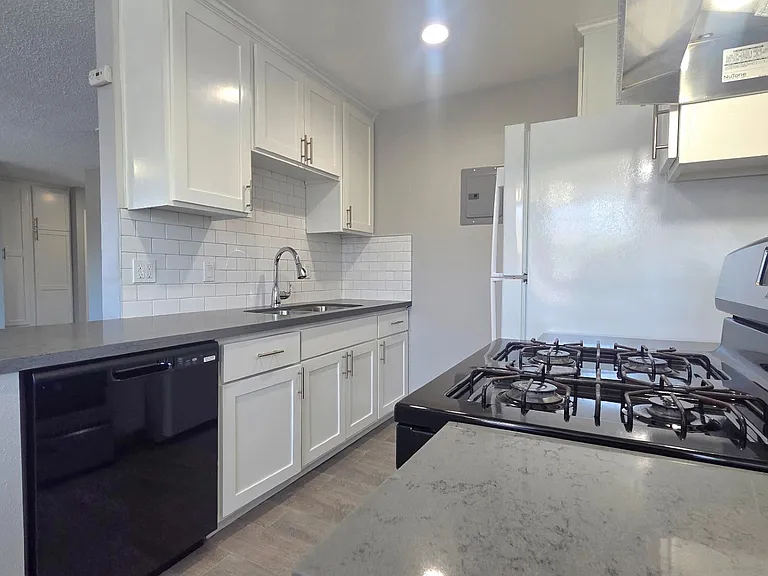 17102 Emerald Ln #C2 — Photo 12