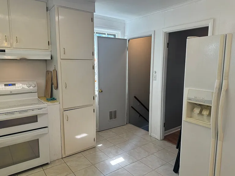 332 Lynn Dr — Photo 9