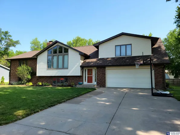 1613 Harre Ln, York, NE 68467