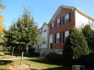 206 Comstock Dr, Elgin, IL 60124