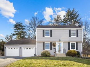 18 Sandhurst Dr, West Hartford, CT 06107