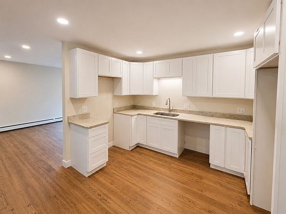 4th image of 1076 Hill St