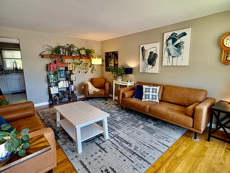 30+ day rental! Bright living room