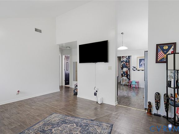 5th image of 122 Goodrich Ave