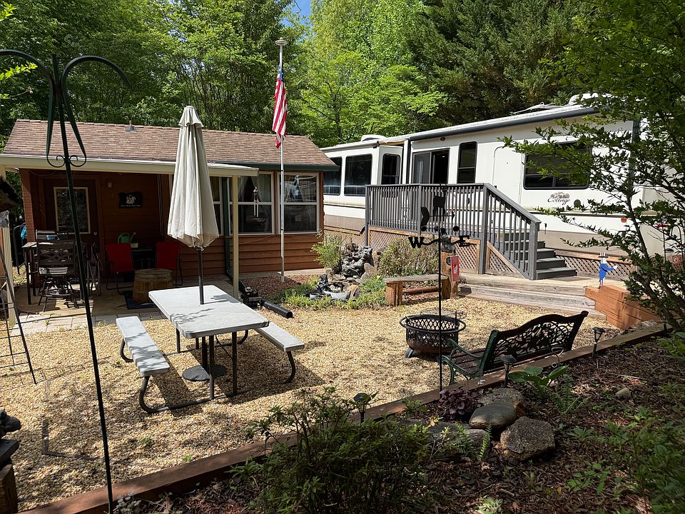 1st image of 14 Hidden Valley Rd
