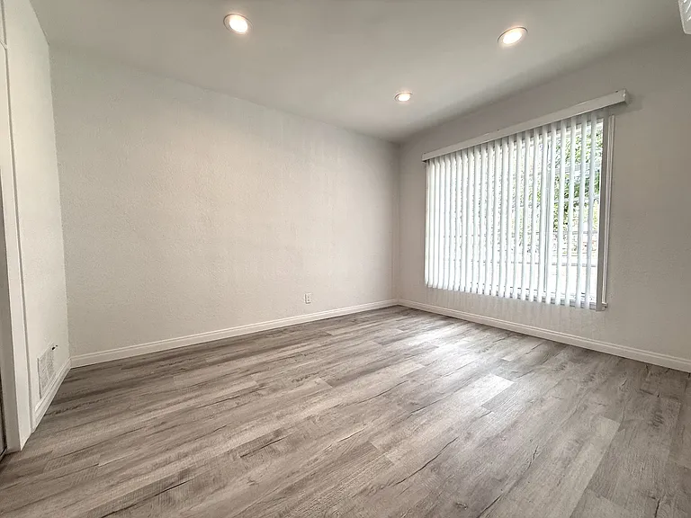 5670 San Vicente Blvd #2 — Photo 8