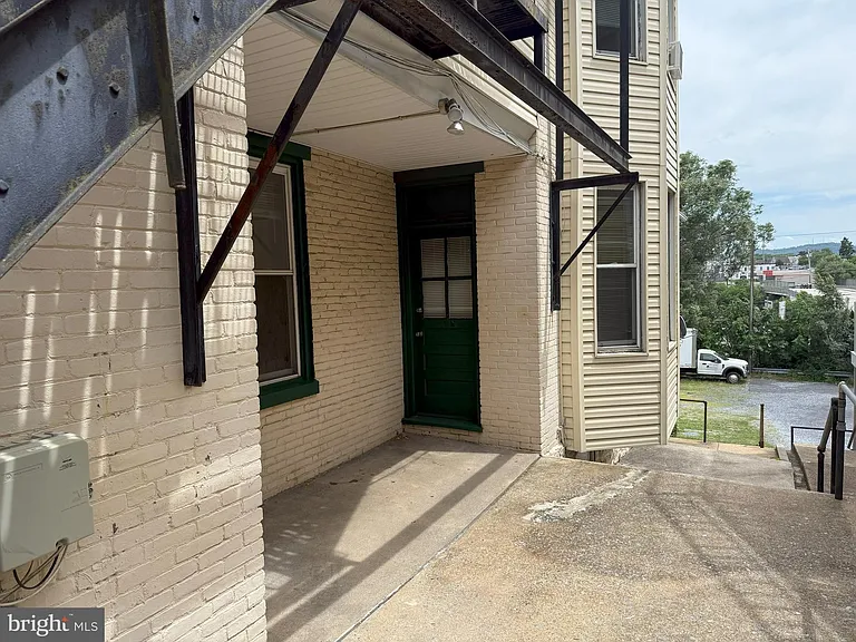 232 Walnut St #1W — Photo 3