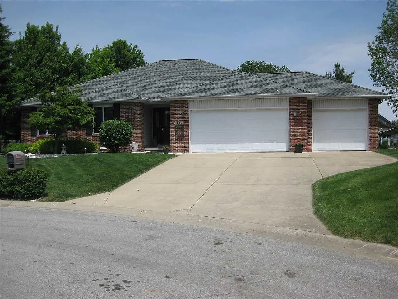 106 S Lake Ct photo 1