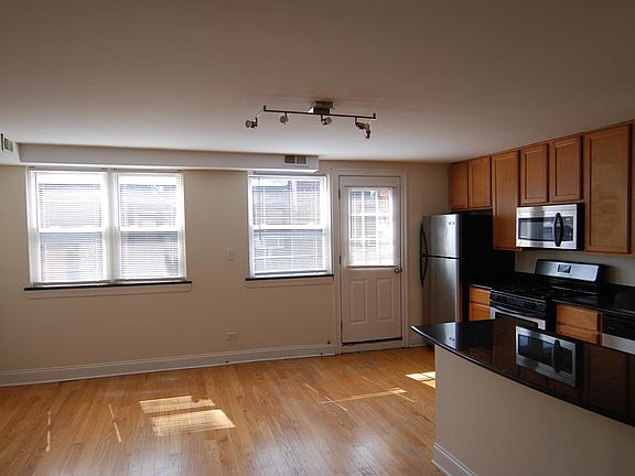 2nd image of 5318 N Francisco Ave APT 3N