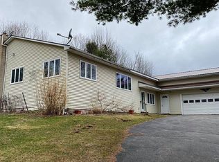 63 Arnolds Rd, Equinunk, PA 18417