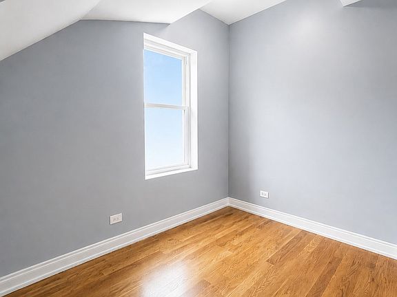 2nd image of 1643 Lurting Ave #1