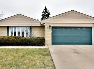 2651 Rusty Dr, Des Plaines, IL 60018