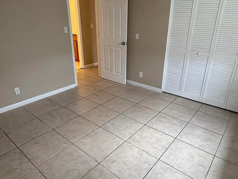 475 SE 8th St #220 — Photo 18