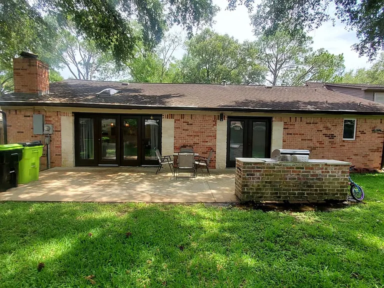 1910 Eastfield Dr — Photo 1