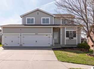 18047 Sunridge St, Omaha, NE 68136